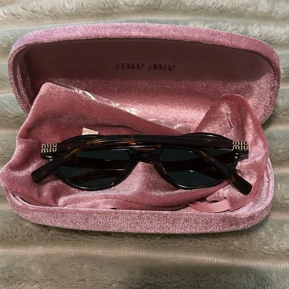 Miu Miu Regard oval sunglasses - Picture 6 of 10